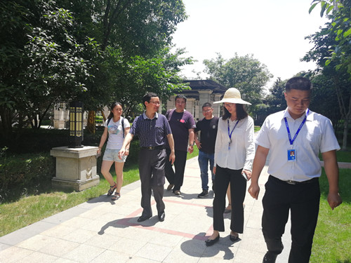 参观公园大道项目wps图片_副本.jpg 参观公园大道项目wps图片_副本.jpg